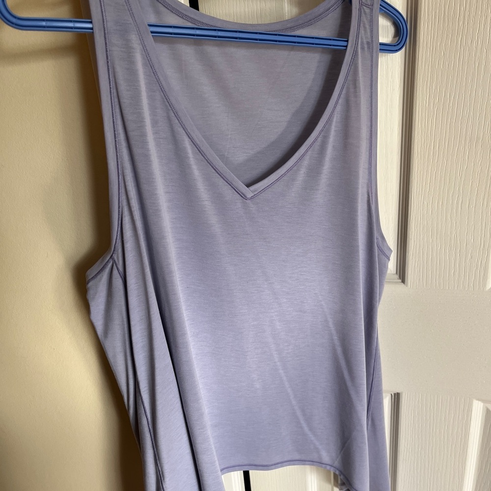 Lululemon Women’s V-Neck Lavender Tank Top